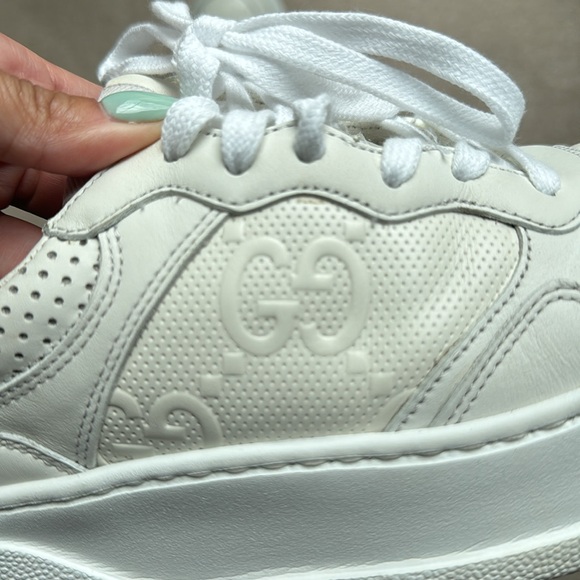 Gucci chunky b sneaker comes with box size 40 9.5 women’s - Picture 9 of 9